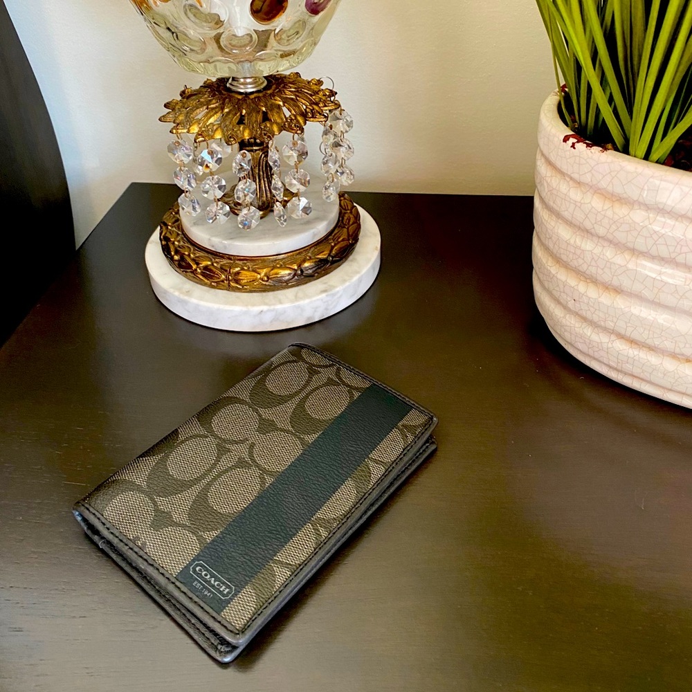 COACH PASSPORT WALLET UNISEX